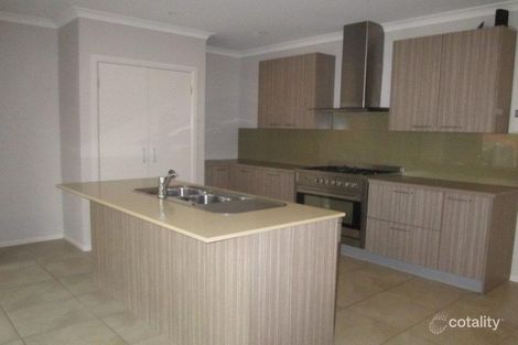 Property photo of 3 Paratea Lane Cranbourne North VIC 3977