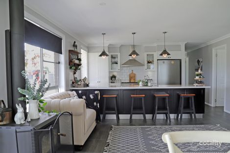 Property photo of 9 Welbourn Place Saumarez Ponds NSW 2350