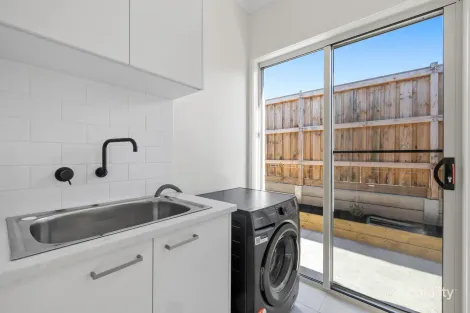 Property photo of 27 Mullins Way Sunbury VIC 3429