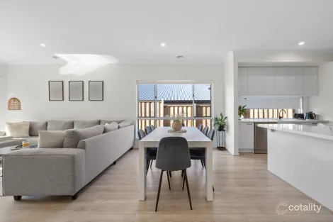 Property photo of 27 Mullins Way Sunbury VIC 3429