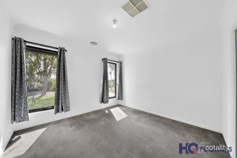 Property photo of 32 Canegrass Drive Point Cook VIC 3030