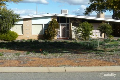 39 Powell Cres, Quairading, WA 6383