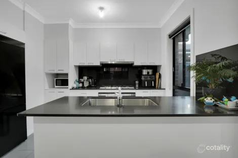 Property photo of 13 Wedgetail Avenue Austral NSW 2179