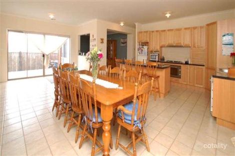 Property photo of 12 Cropton Rise Craigieburn VIC 3064