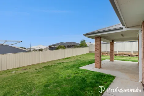 Property photo of 39 Muttama Parade Gobbagombalin NSW 2650