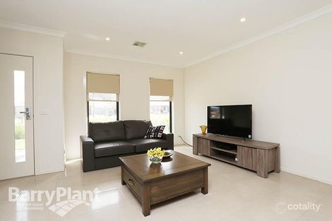 Property photo of 21 Rosette Crescent Keysborough VIC 3173