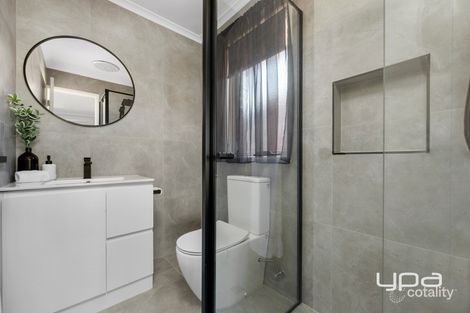 Property photo of 10 Black Dog Drive Brookfield VIC 3338