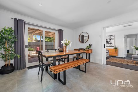 Property photo of 10 Black Dog Drive Brookfield VIC 3338
