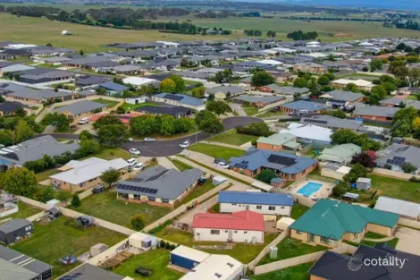 Property photo of 10 Willott Close Eglinton NSW 2795