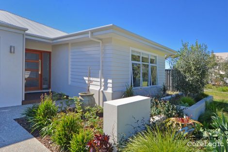 Property photo of 91 Bay View Drive Little Grove WA 6330