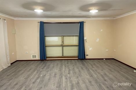 Property photo of 4 Mawson Place Withers WA 6230