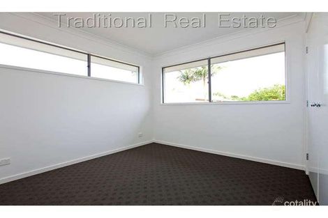 Property photo of 14 Drayton Terrace Wynnum QLD 4178