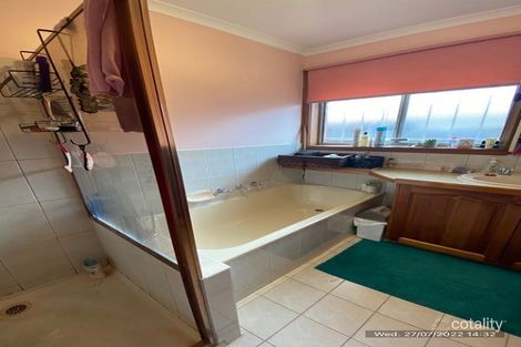 Property photo of 22 Strong Drive Hampton Park VIC 3976
