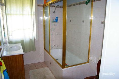 8 W M Hughes St, North Ipswich, QLD 4305