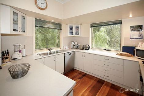 Property photo of 17 The Lairidge Kensington VIC 3031