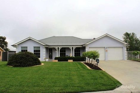 Property photo of 4 Willott Close Eglinton NSW 2795