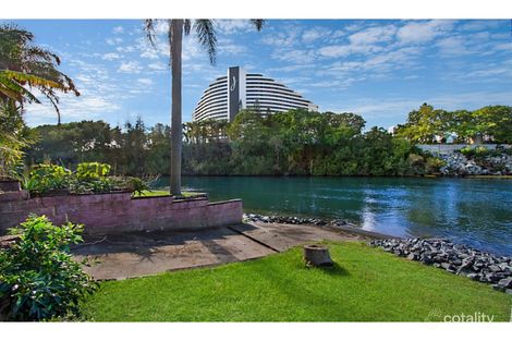 Property photo of 2 Merrimac Boulevard Broadbeach Waters QLD 4218
