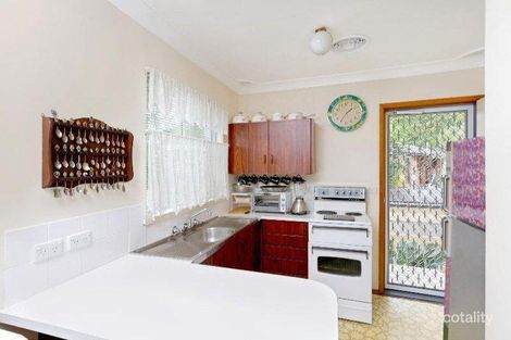 Property photo of 2 Gannet Close Berkeley Vale NSW 2261