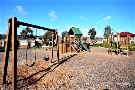 Property photo of 28 Maddingley Road Attwood VIC 3049