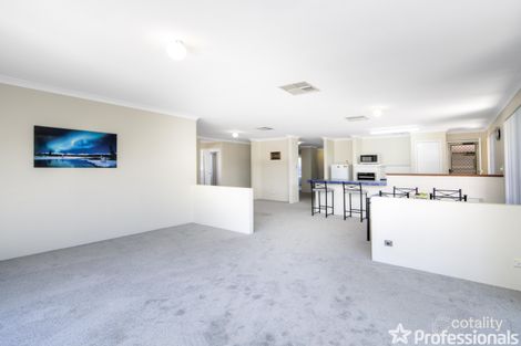 Property photo of 11 Tuscany Place Caversham WA 6055