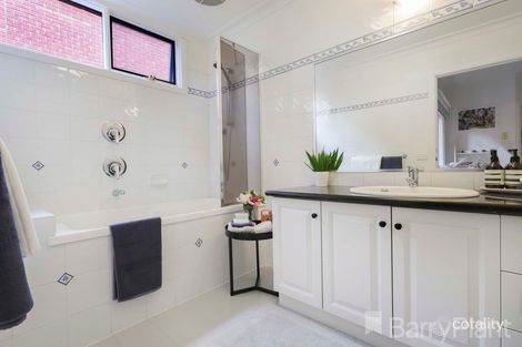 Property photo of 4 Kallara Grove Maribyrnong VIC 3032