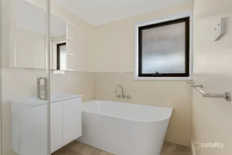 Property photo of 10 Goolagar Crescent Springdale Heights NSW 2641