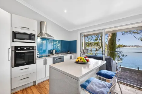 Property photo of 129 Florence Terrace Scotland Island NSW 2105