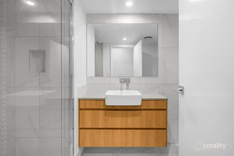 Property photo of 103/44 Bay Terrace Wynnum QLD 4178