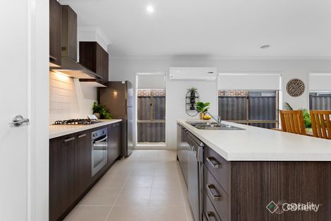 Property photo of 11 Featherpark Way Craigieburn VIC 3064