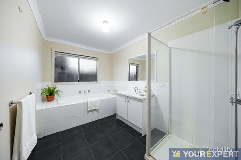 Property photo of 2 Canyon Avenue Clyde VIC 3978
