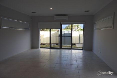 Property photo of 32 Erskine Way Sydenham VIC 3037