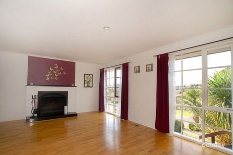 Property photo of 8 Pejaro Place Endeavour Hills VIC 3802