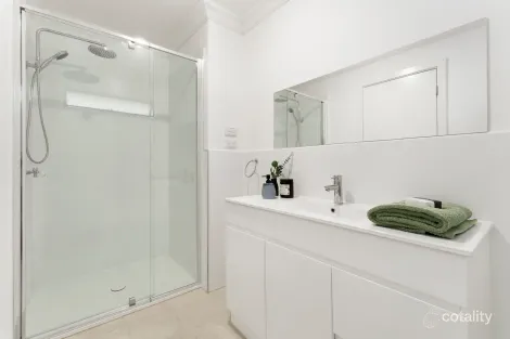 Property photo of 91 Ravenhill Boulevard Roxburgh Park VIC 3064