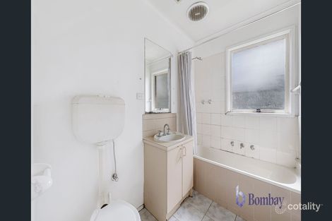 Property photo of 1/76 Gillingham Crescent Craigieburn VIC 3064