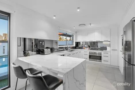 Property photo of 6 Coral Gables Key Broadbeach Waters QLD 4218