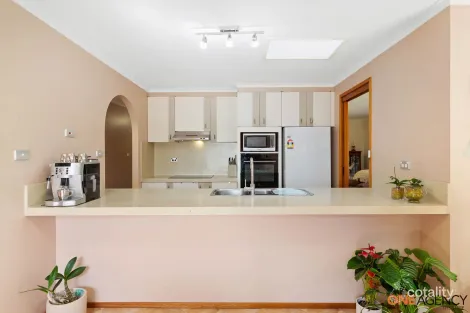 Property photo of 9 Ribbon Gum Close Alfords Point NSW 2234