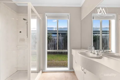 Property photo of 3 Huntingtower Crescent Langwarrin VIC 3910
