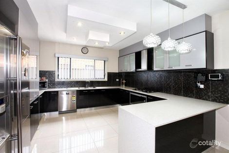 Property photo of 3 Wyndcliffe Way Roxburgh Park VIC 3064