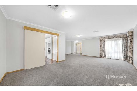 Property photo of 28 McKenzie Crescent Hoppers Crossing VIC 3029