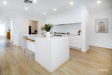 Property photo of 15 Dapple Crescent Clyde North VIC 3978