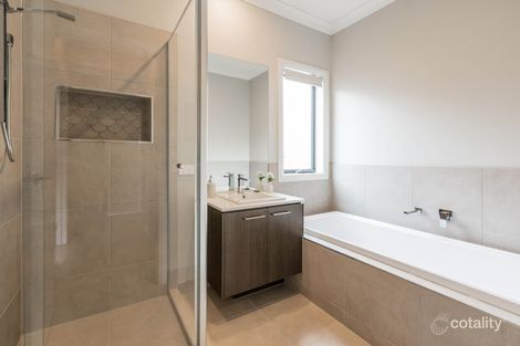 Property photo of 37 Staghorn Way Drouin VIC 3818
