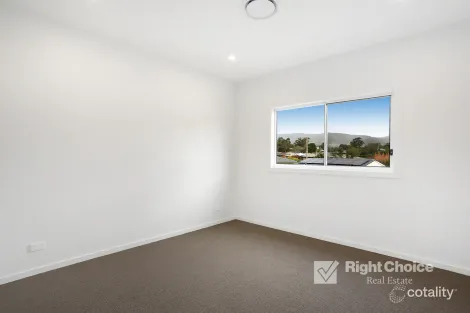 Property photo of 24 Polock Crescent Albion Park NSW 2527
