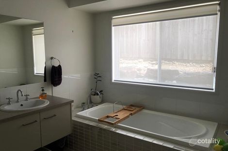 Property photo of 7 Laughlen Chase Pacific Pines QLD 4211