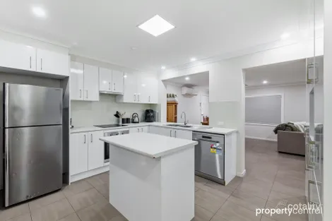 Property photo of 27 Grevillea Drive St Clair NSW 2759