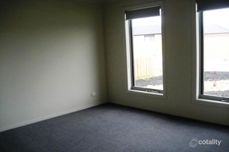 Property photo of 16 Montdami Way Carrum Downs VIC 3201