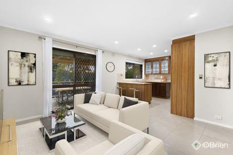 Property photo of 25 Isaac Smith Crescent Endeavour Hills VIC 3802