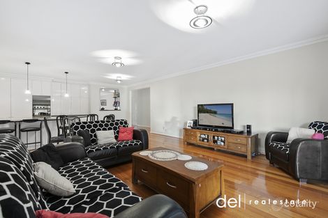 Property photo of 25 Barnsley Drive Endeavour Hills VIC 3802