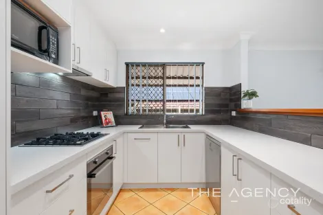 Property photo of 11 Gumnut Close Swan View WA 6056