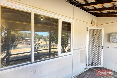 Property photo of 1 Ashworth Crescent Narrogin WA 6312