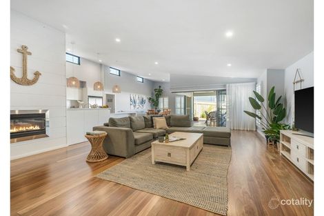 Property photo of 1 Ella Close Bonny Hills NSW 2445